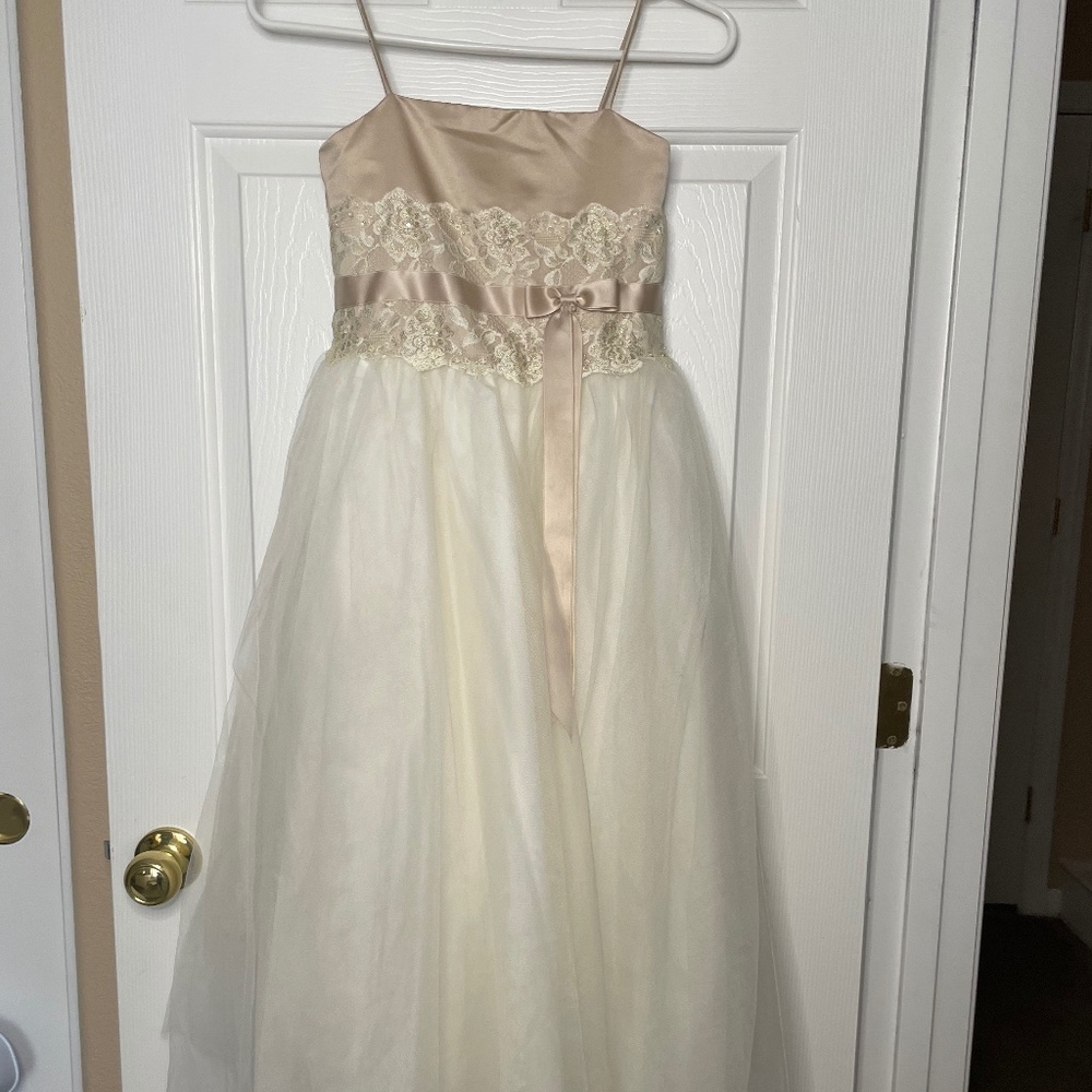 Davids Bridal Flower Girl Dress (Sz 7)